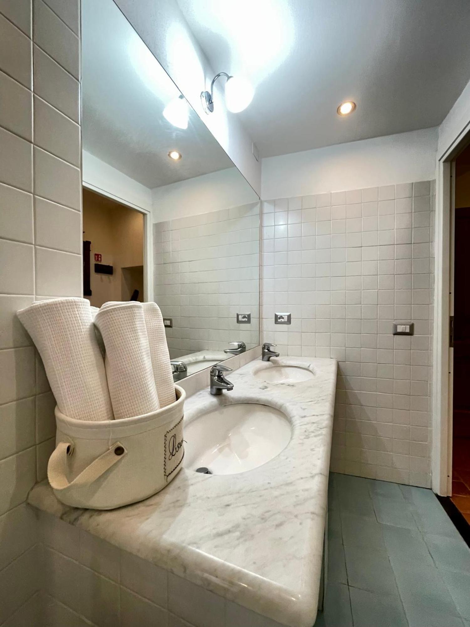 Camere Francesca Vernazza Ngoại thất bức ảnh